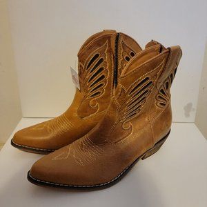 Women's Dingo Leather Boots Size 6.5 M  New with tags